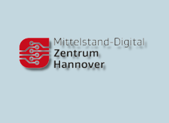 Auf blaugrauem Hintergrund steht "Mittelstand-Digital Zentrum Hannover". Links davon ist ein rotes Logo, bei dem Verbindungen entstehen.